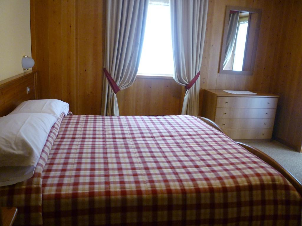 Hotel I Rododendri Valfurva Ruang foto